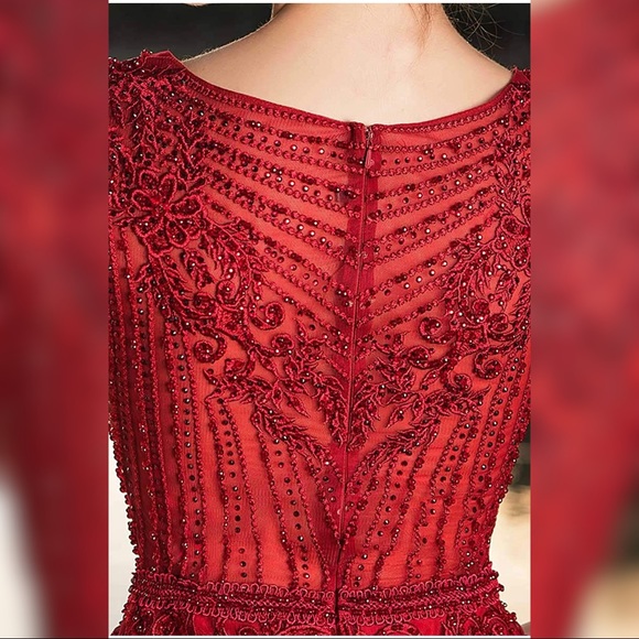 Gorgeous Red Gala Gown 💃🏻 - Picture 5 of 10